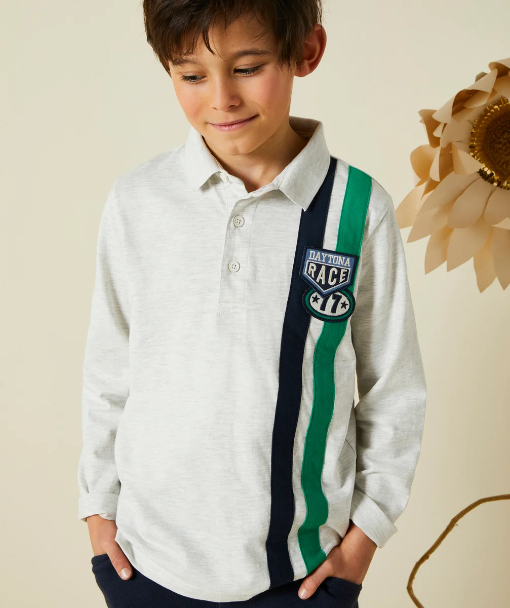 POLO GARÇON EN COTON BIO GRIS AVEC BANDES ET PATCHS THÈME RACING