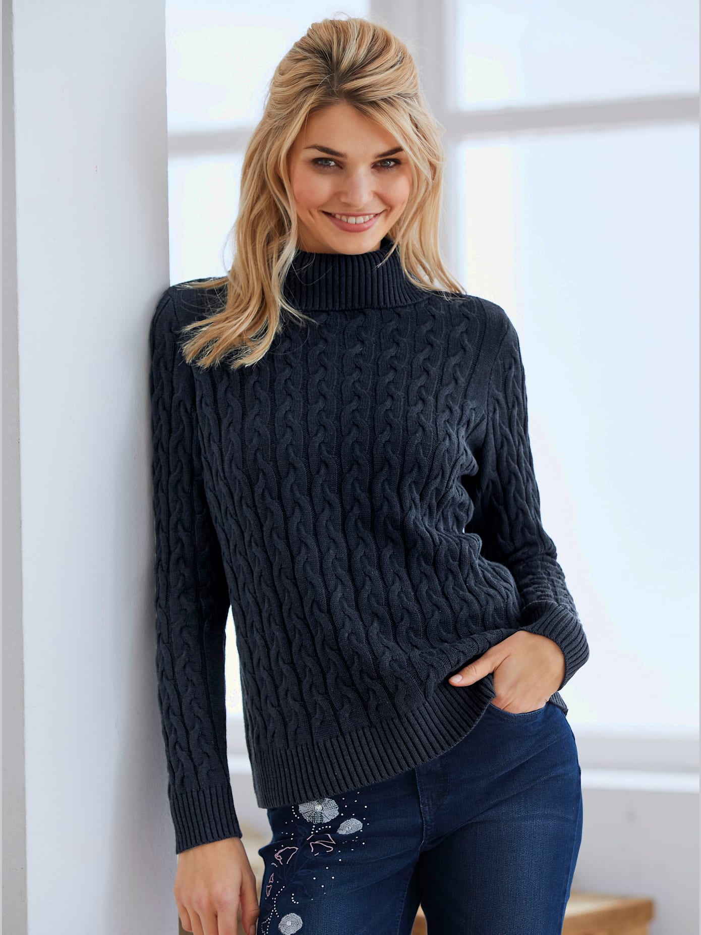 Pull col roulé motif torsadé classique
