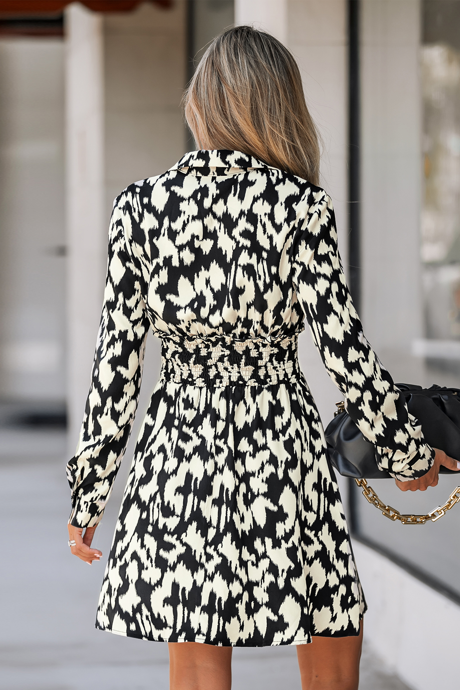 Robe mini à smocks et imprimé abstrait