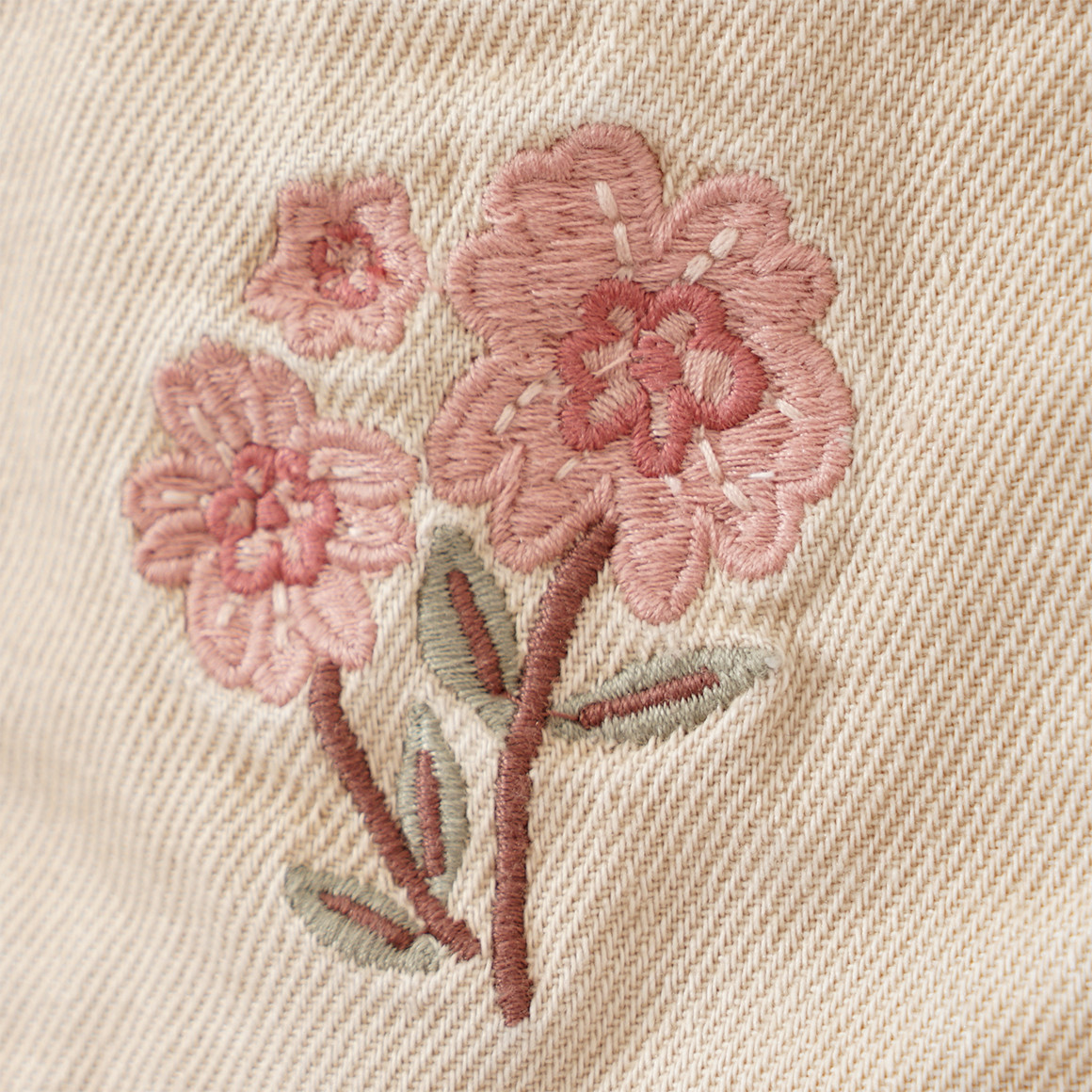 Topomini Baby Latzhose mit Rosen-Stickerei beige