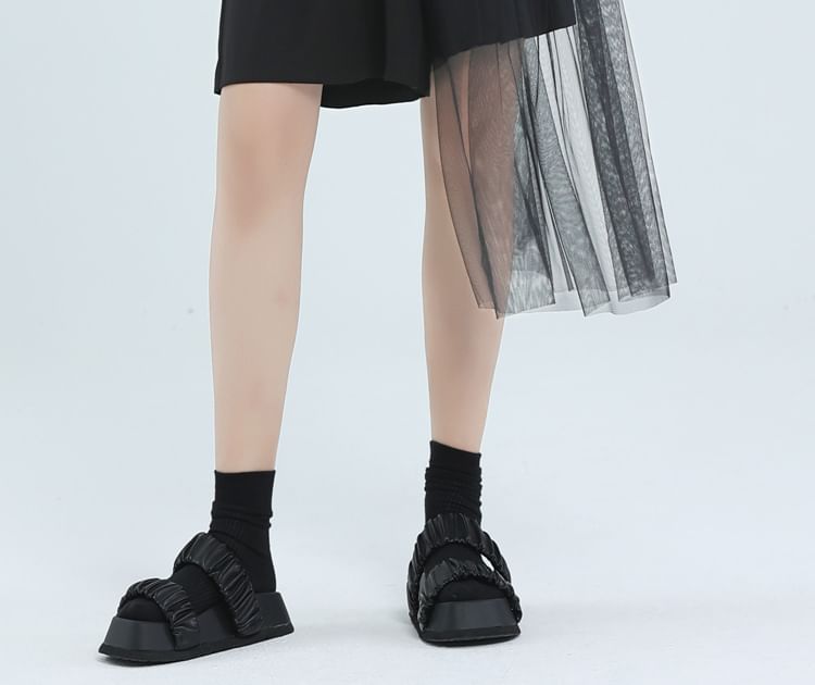 SIMPLE BLACK - Asymmetrische shorts met middelhoge taille
