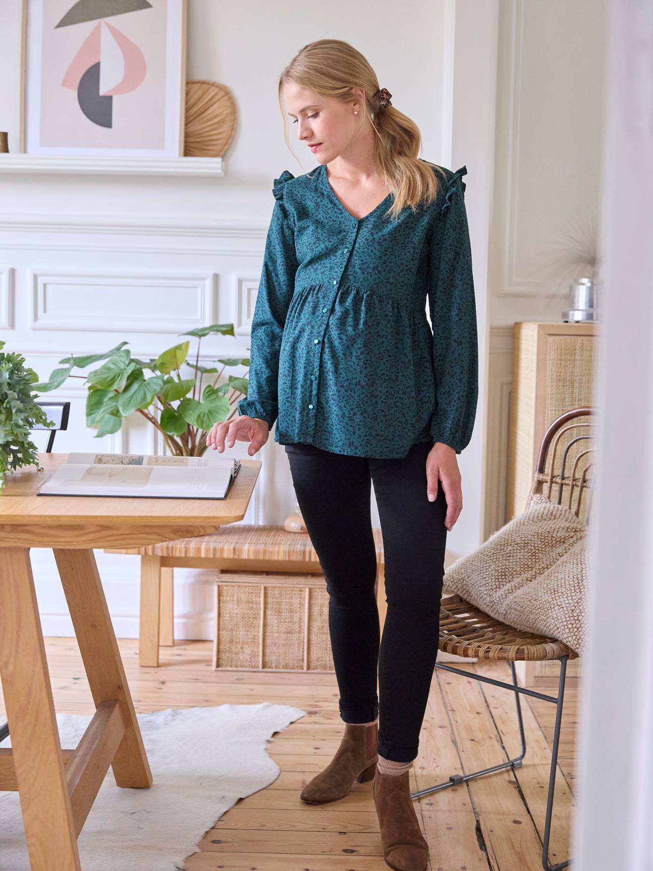 Blusa verde pinho para gestantes e lactantes com estampa de babados