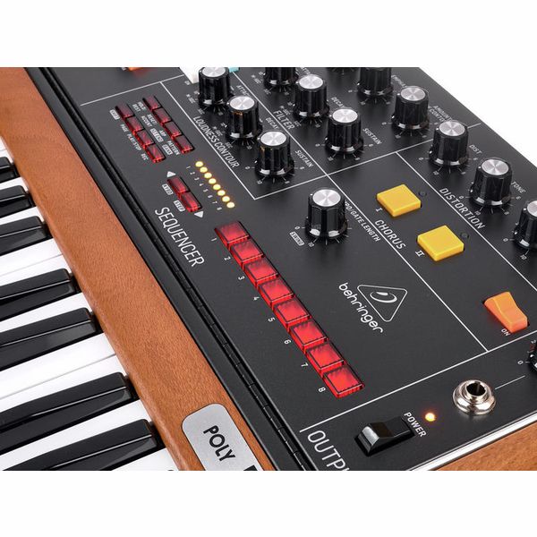 Behringer Poly D