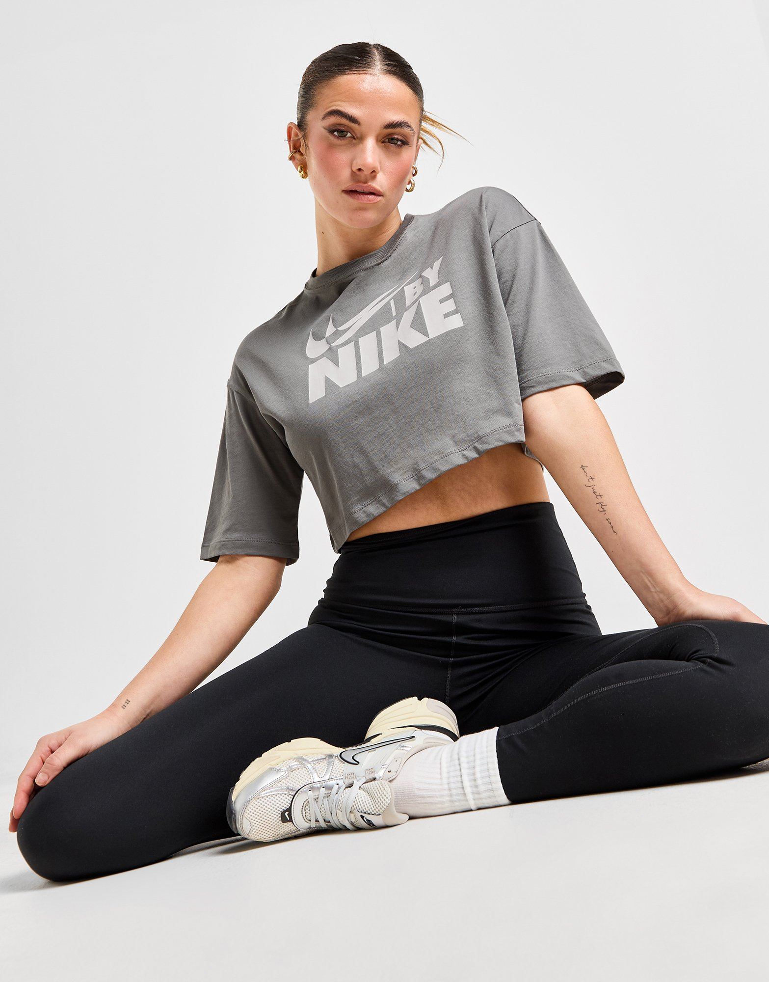 Nike T-Shirt Crop Swoosh Femme