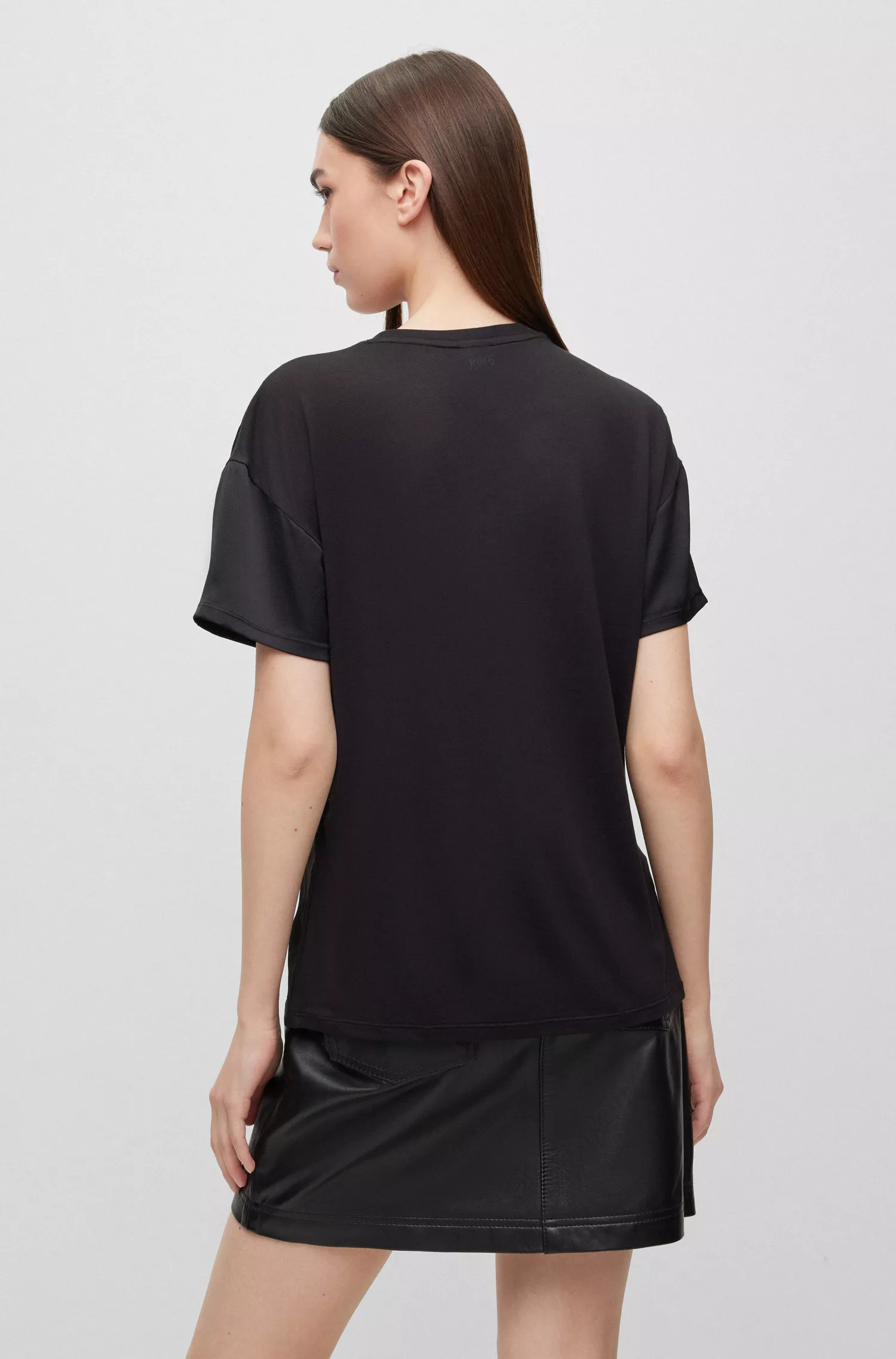Blusa HUGO vermelha de gola redonda em materiais mistos