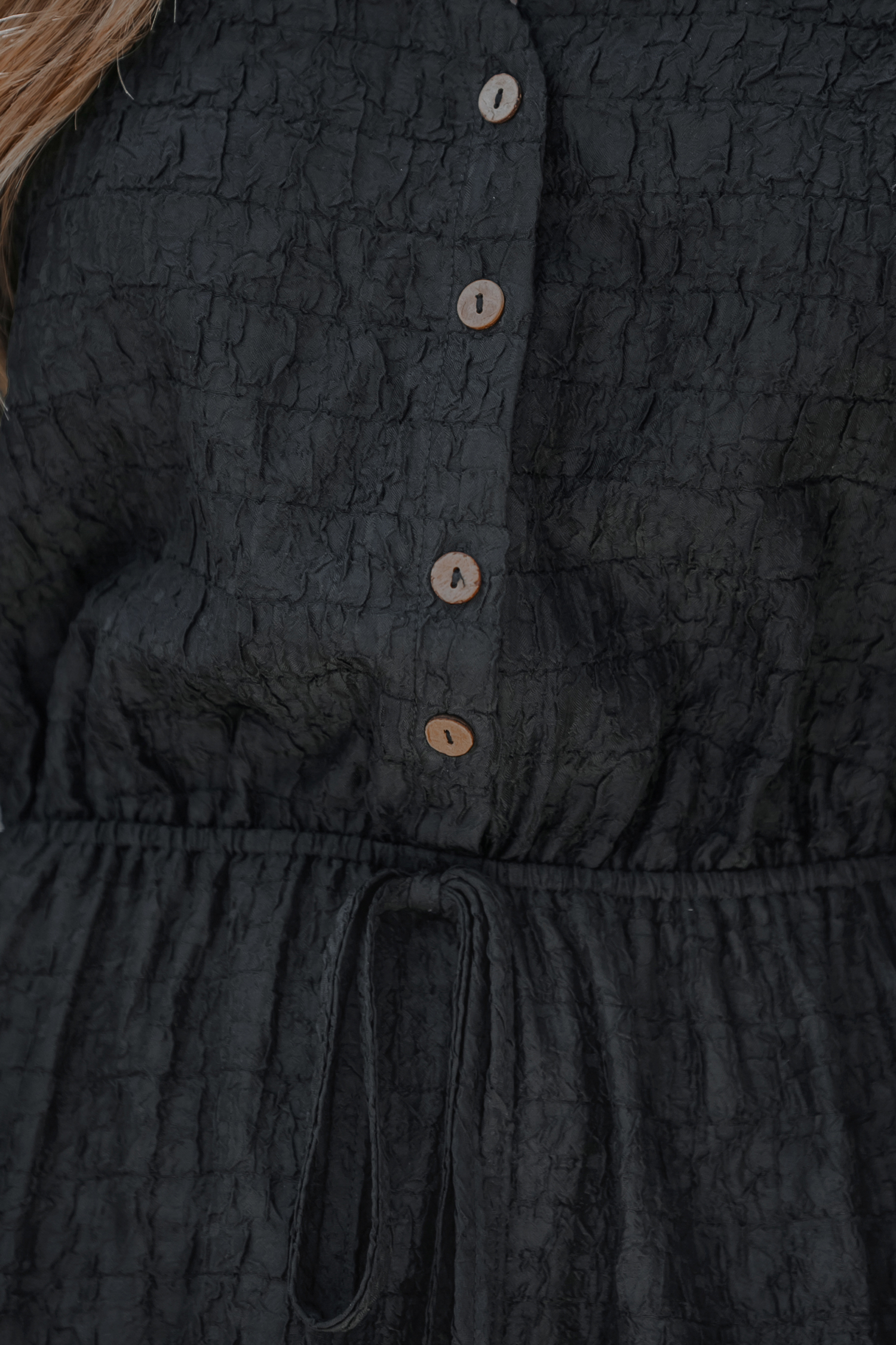 Robe mini à volants avec cordon en onyx
