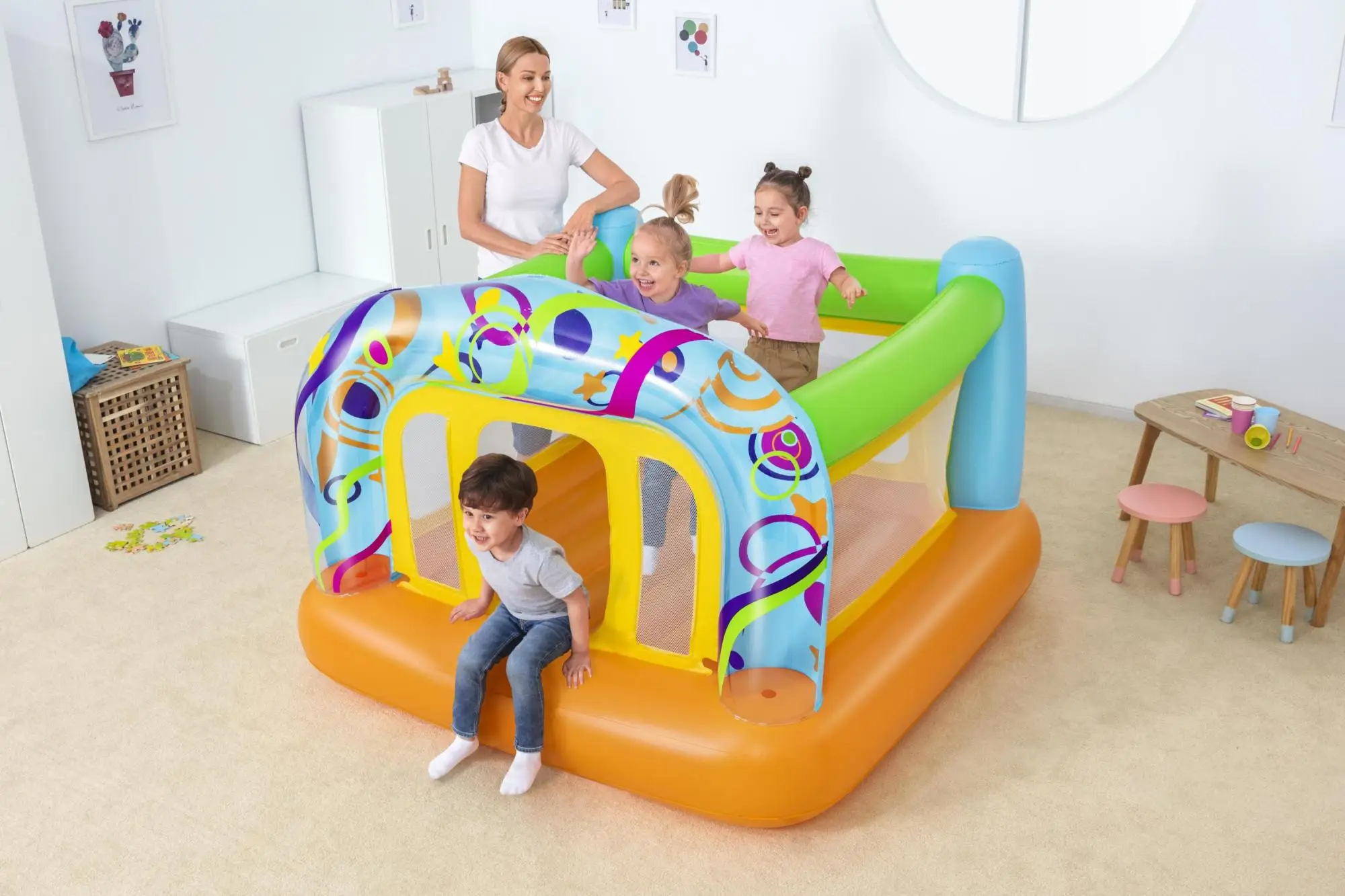 Cadeira de balanço Bestway Swirls 'N Twirls com bomba embutida