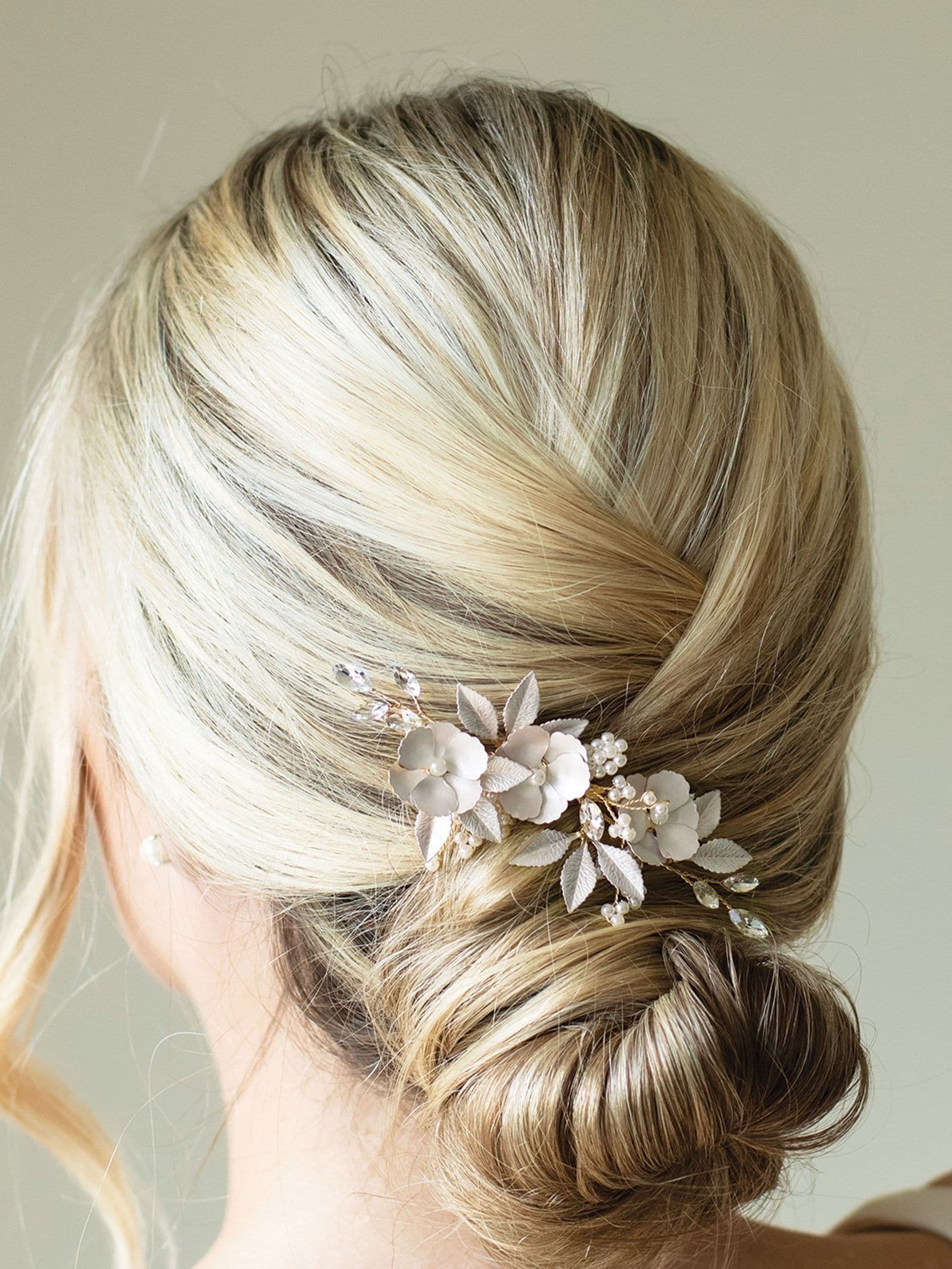 Goud - Ivory & Co - Gardenia klem met kristallen, parels en geëmailleerde bloem