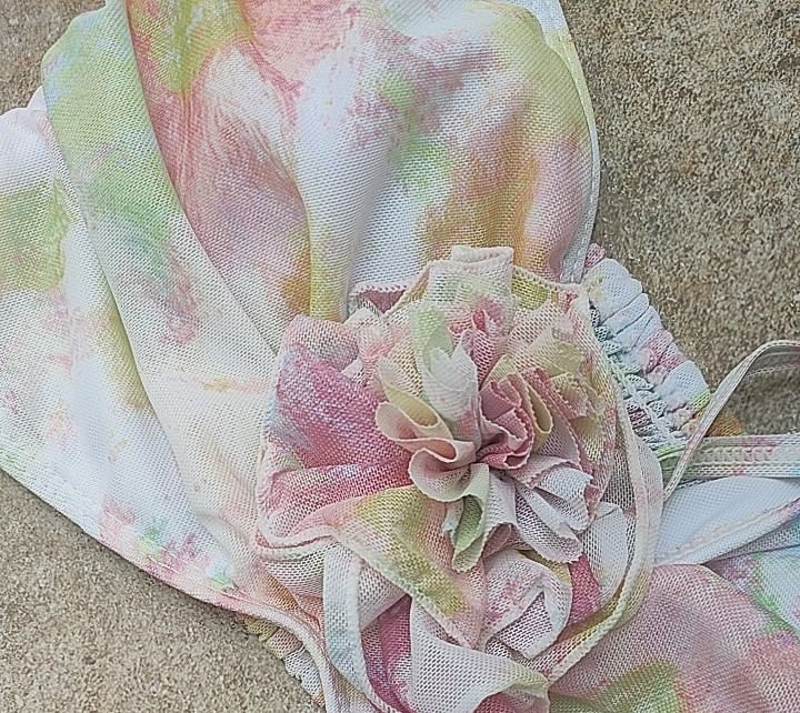 Sancus - Set: Halter bikinitop met bloemenprint + broekje + omslagrok