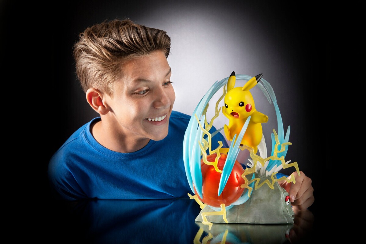 Pokémon Figur - Deluxe Collector Pikachu Statuette - 33 CM
