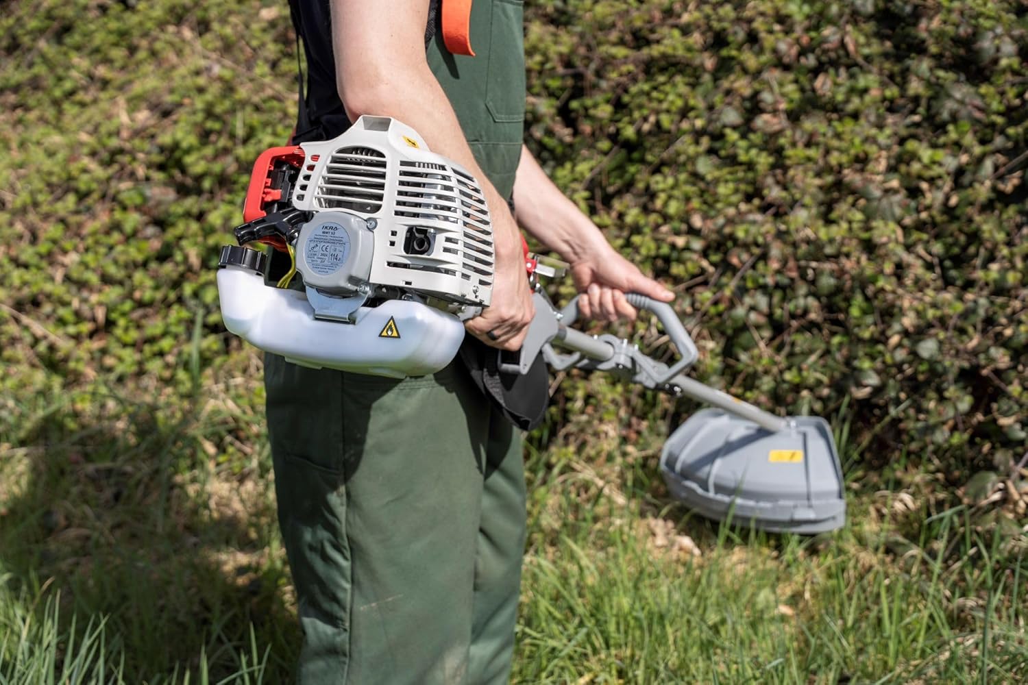 IKRA Gartenpflege Set Multitool IBKH 52-1 Benzin 4in1: Freischneider Rasentrimmer Entaster Heckenschere 51,7cm³ 1,5kW