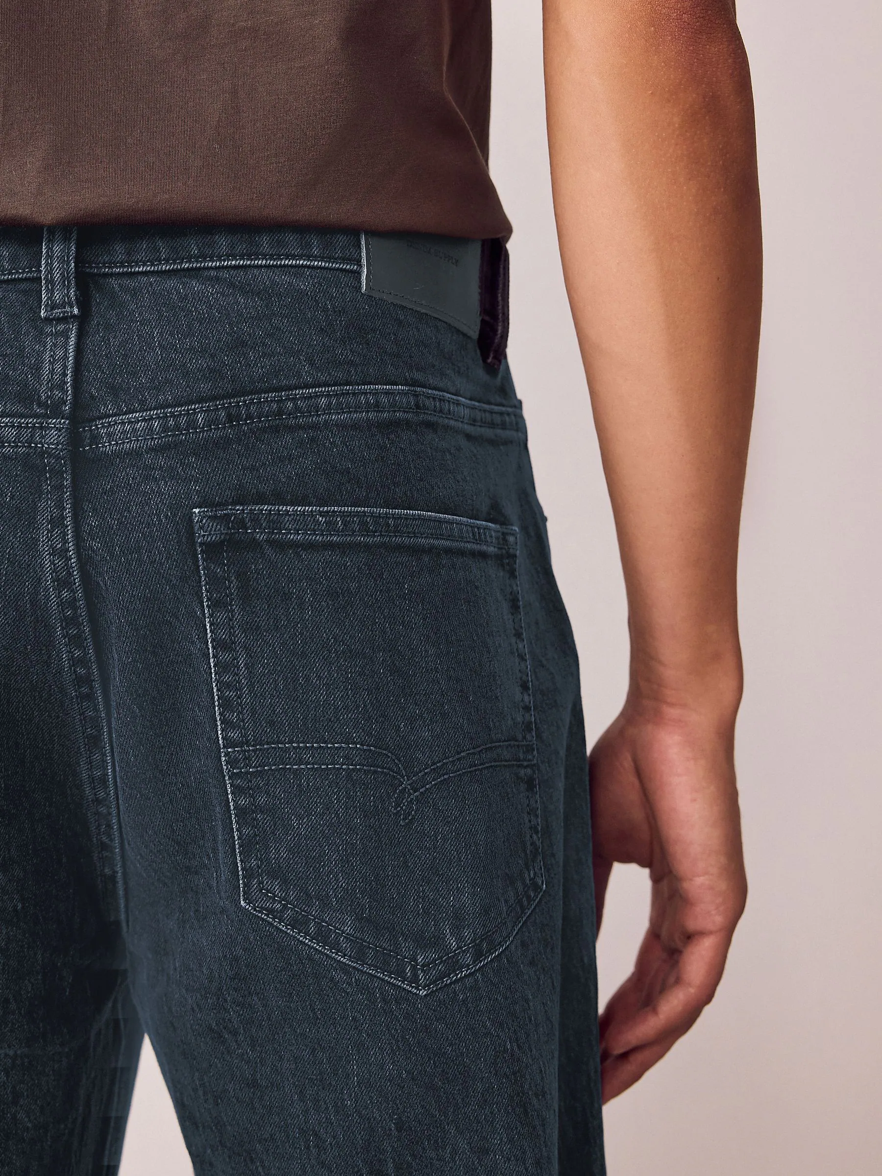 Mediumblauw getint - Relaxte uitlopende pasvorm - Vintage wash denim jeans