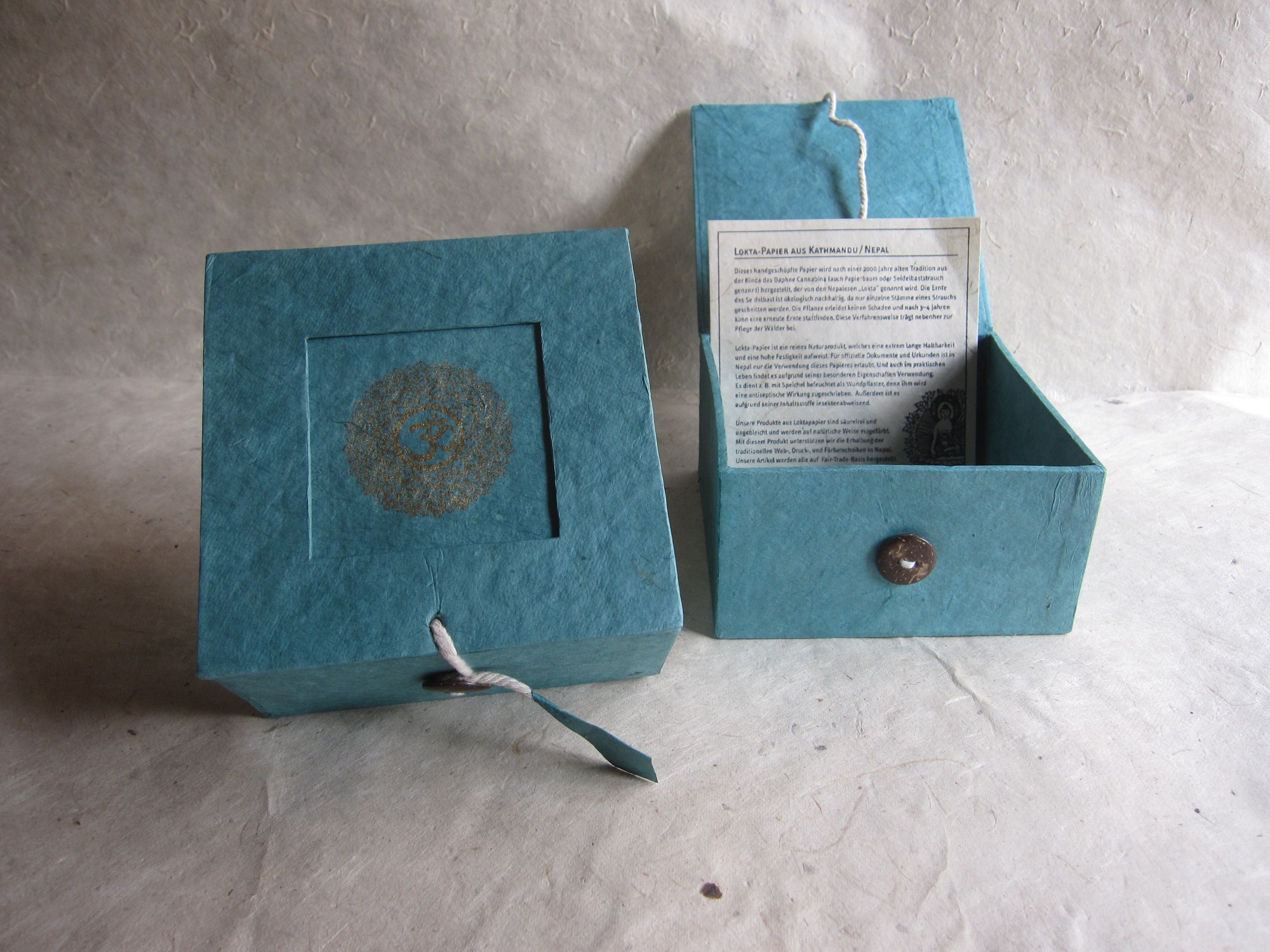 Lokta Box 'Om', aquamarin, T 11 cm, B 11 cm, H 5,5 cm von fischer's lagerhaus