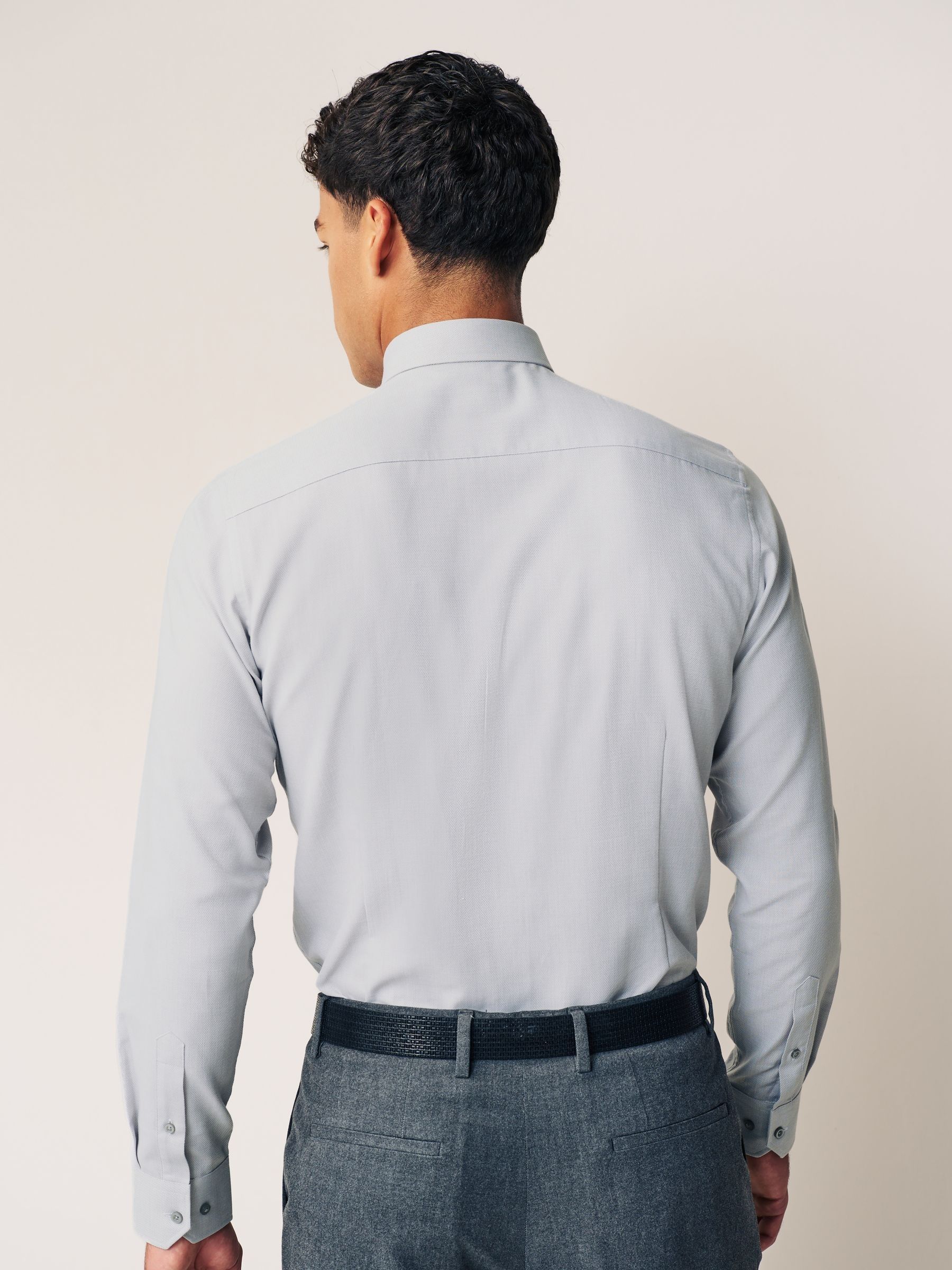 Lichtgrijs - Slim Fit - Onderhoudsvriendelijk, getextureerd, slim fit overhemd met enkele manchet