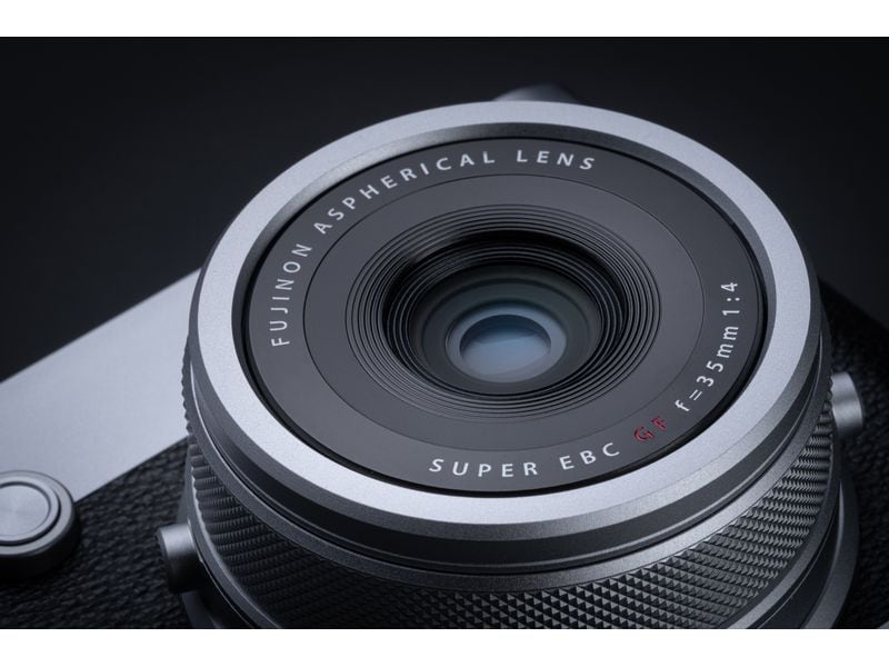 Fujifilm Fotokamera GFX 100RF Silber GFX-Kamera mit fest verbautem Objektiv und bringt die Mittelformat-Bildqualität in ein ultrakompaktes Design