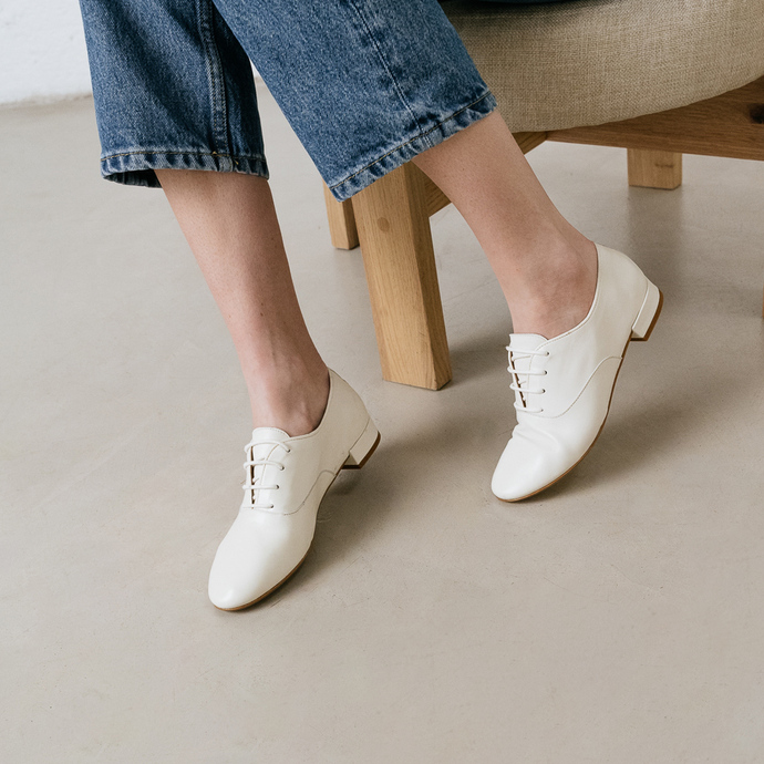 Derbies à talons plats  en cuir écru