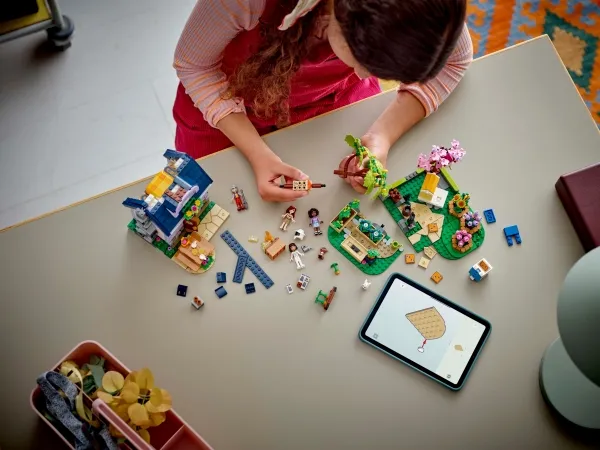 LEGO Friends 42669 Biavlerhus og blomsterhave