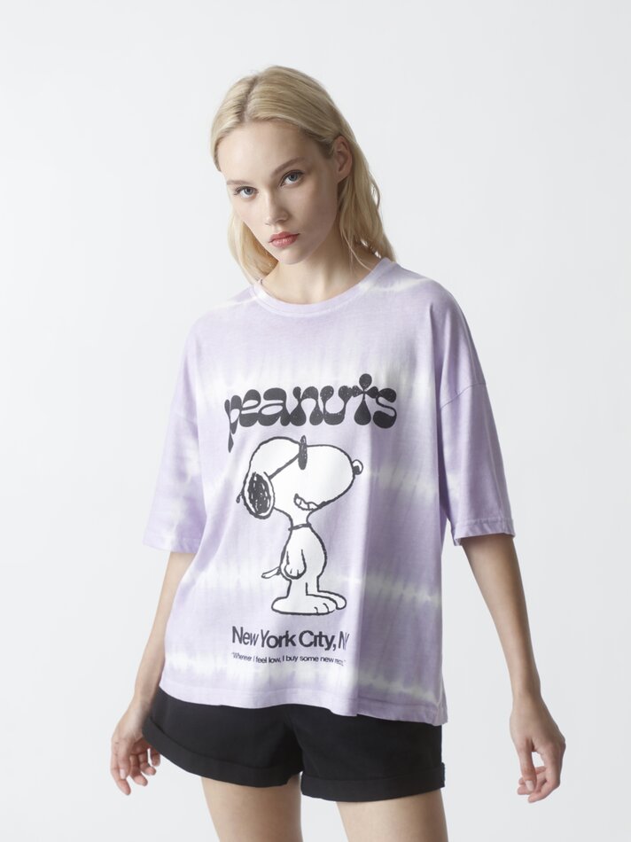 Camiseta tie-dye Snoopy Peanuts™ - Lilás/Branco