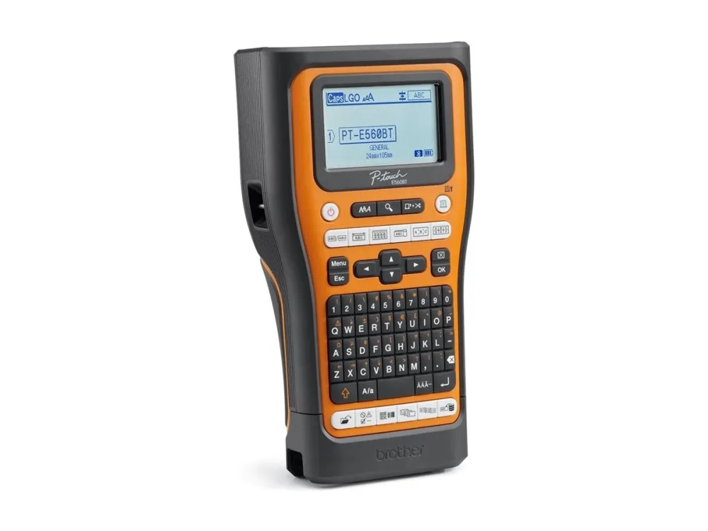 Brother P-Touch PT-E560BTSP - Etikettemaskine - S/H - termo transfer - Rulle (2,4 cm) - 180 dpi - op til 30 mm/sek. - USB 3.0, Bluetooth 5.0 - skærer - spejltryk, Full & Half Cut Function, printforhåndsvisning - sort og orange