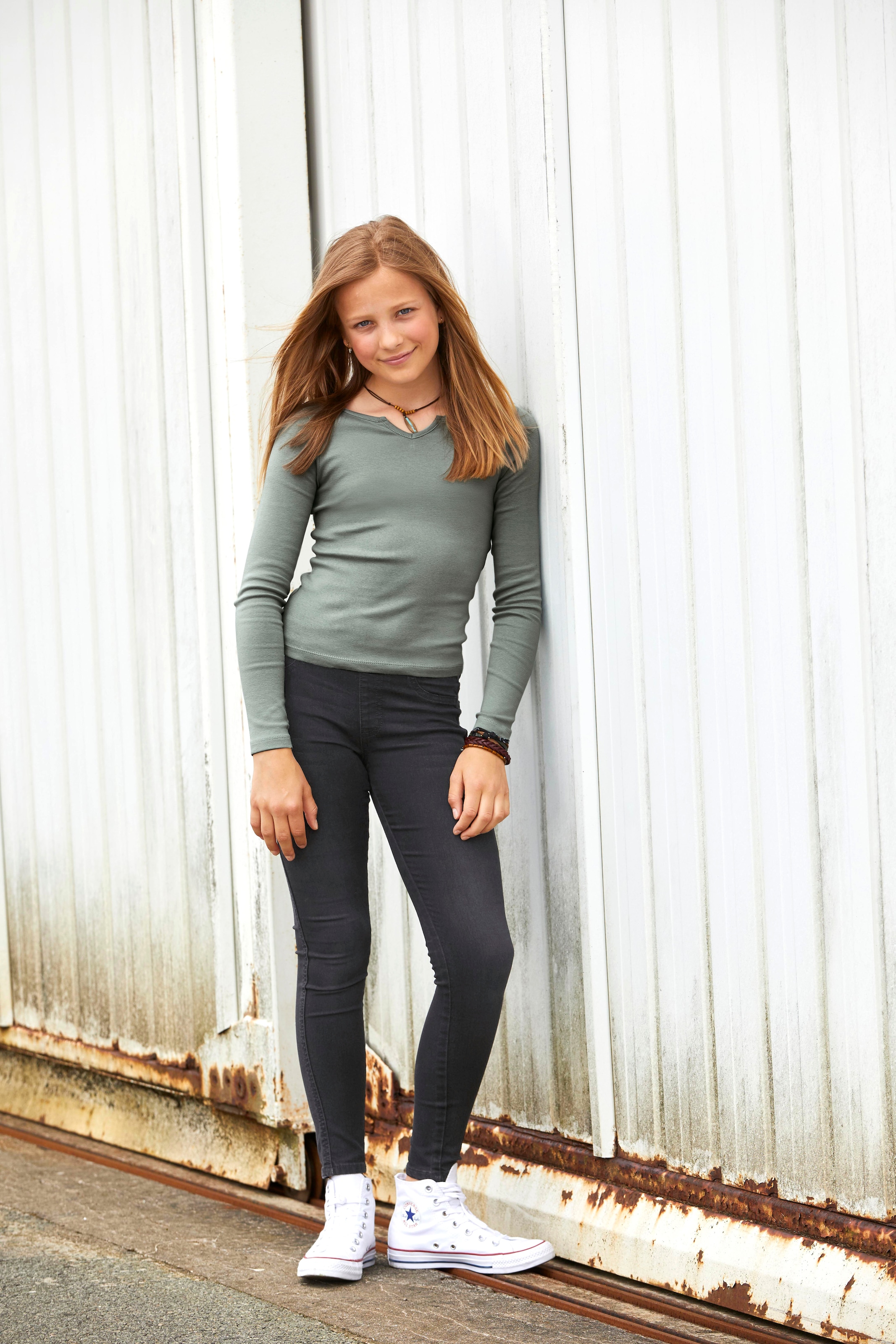 KIDSWORLD Jeansjeggings », Stetch-Jeans mit schmalem Bein«, schmale Passform,  abgesteppter Beinabschluss,  niedrige Leibhöhe