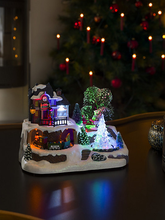 Scène led gare de train avec sapin de noel à cristaux