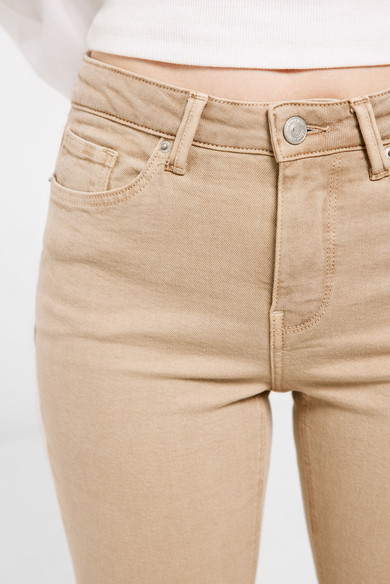 Calça jeans cropped slim colorida