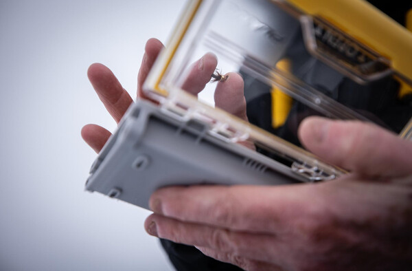 Boîte à leurres Plano Edge Micro Jig Box Tacklebox