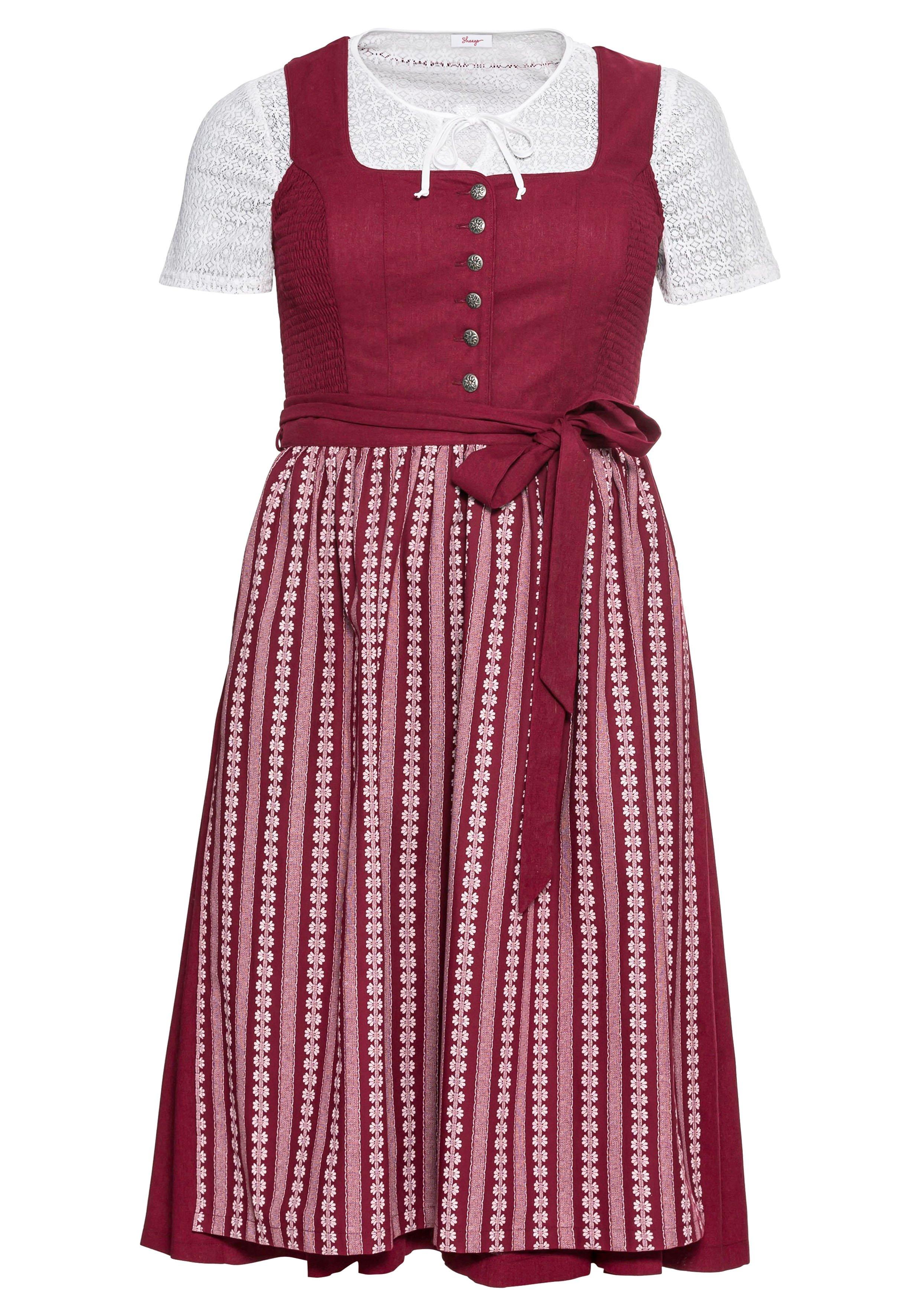 Dirndl in Midilänge, mit Spitzenbluse und Schürze