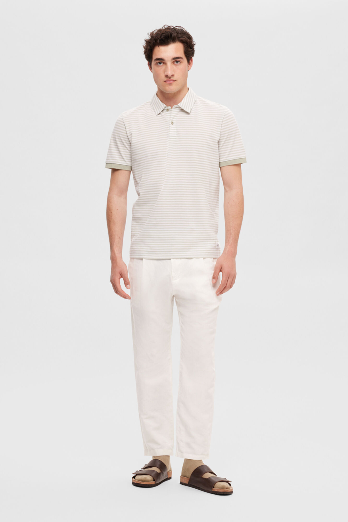Camisa polo listrada de manga curta em algodão orgânico. - Branca