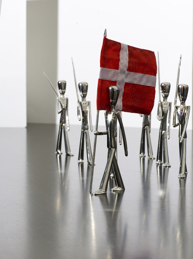 Kay Bojesen Kongelig Garder med dannebrogsfane Stål