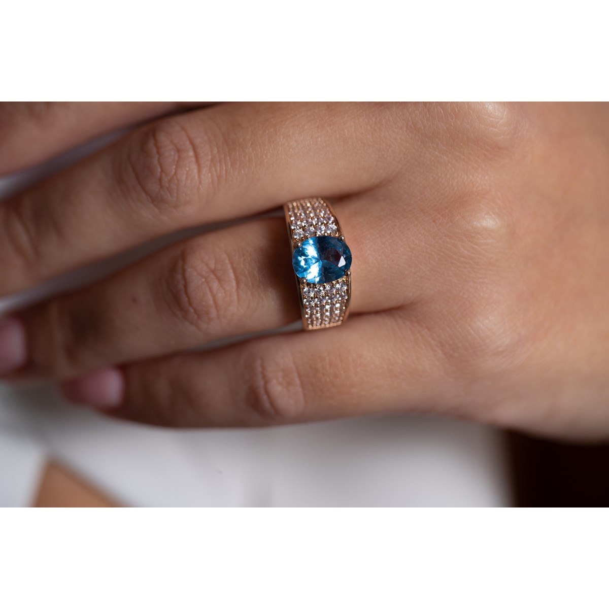 Bague ELISABETH en Plaqué Or avec pierre synthétique bleu topaze