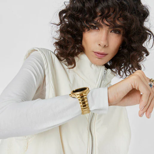 Relógio inteligente T-Bear Connect com pulseira de aço com revestimento em ouro.
