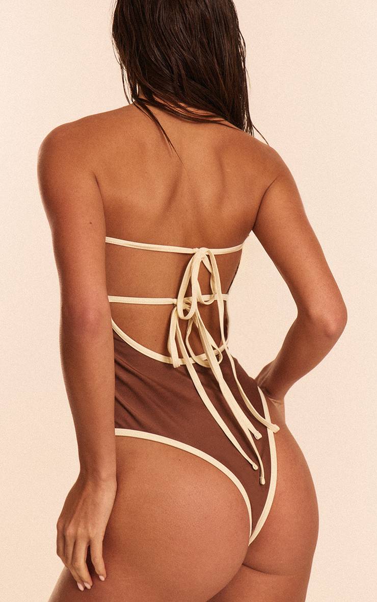 Chocolat Maillot De Bain À Dos Noué Avec Bordure Contrastante