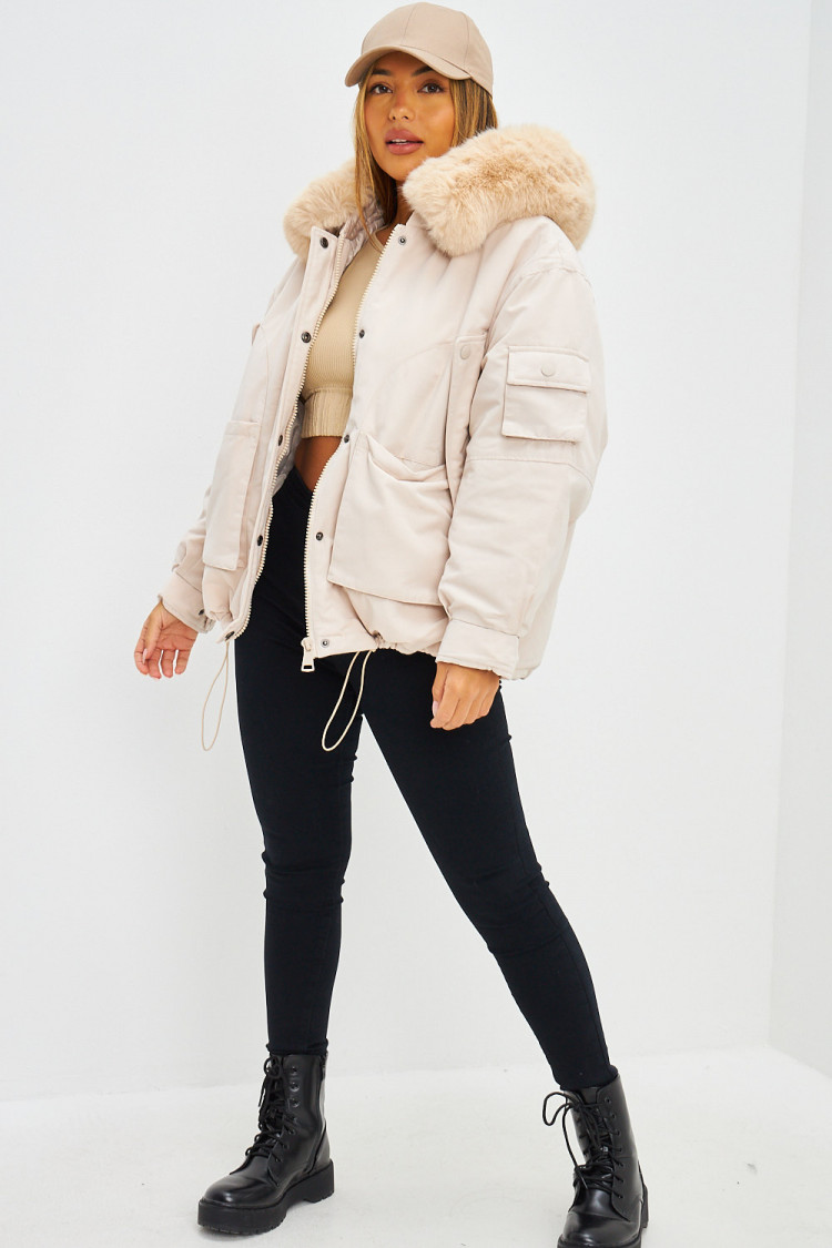 Doudoune courte beige capuche en fourrure