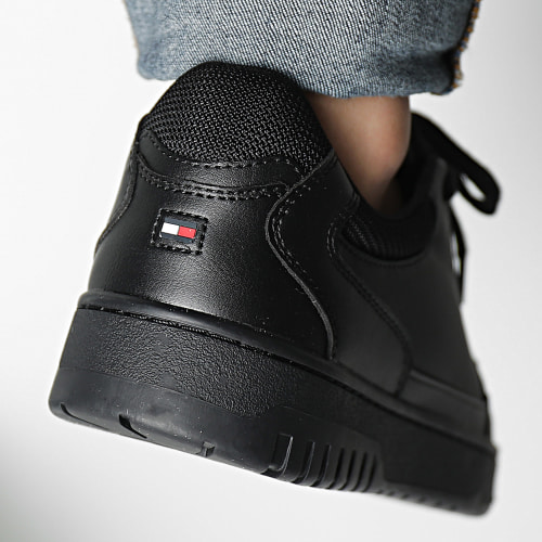 Baskets Core Leather Essential 5040 Black