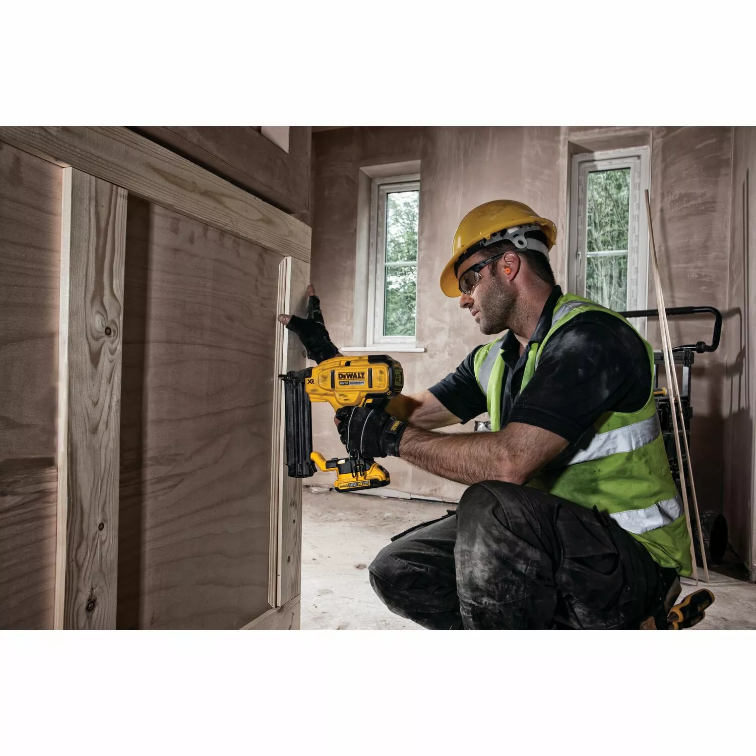 DeWALT DCN680NT 18V Li-Ion Accu afwerk tacker body in TSTAK - 15-54mm - 18 Gauge - koolborstelloos