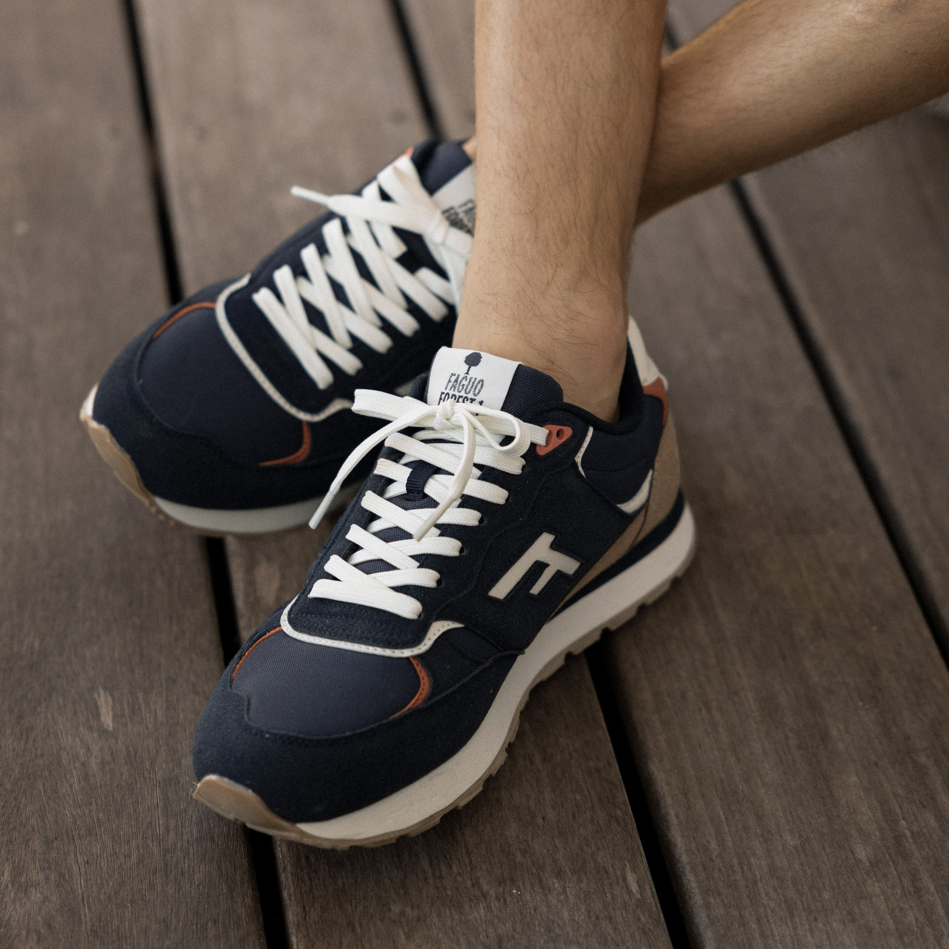 Runnings bleu marine & marron vegan végan en polyester recyclé recyclé - modèle forest 1