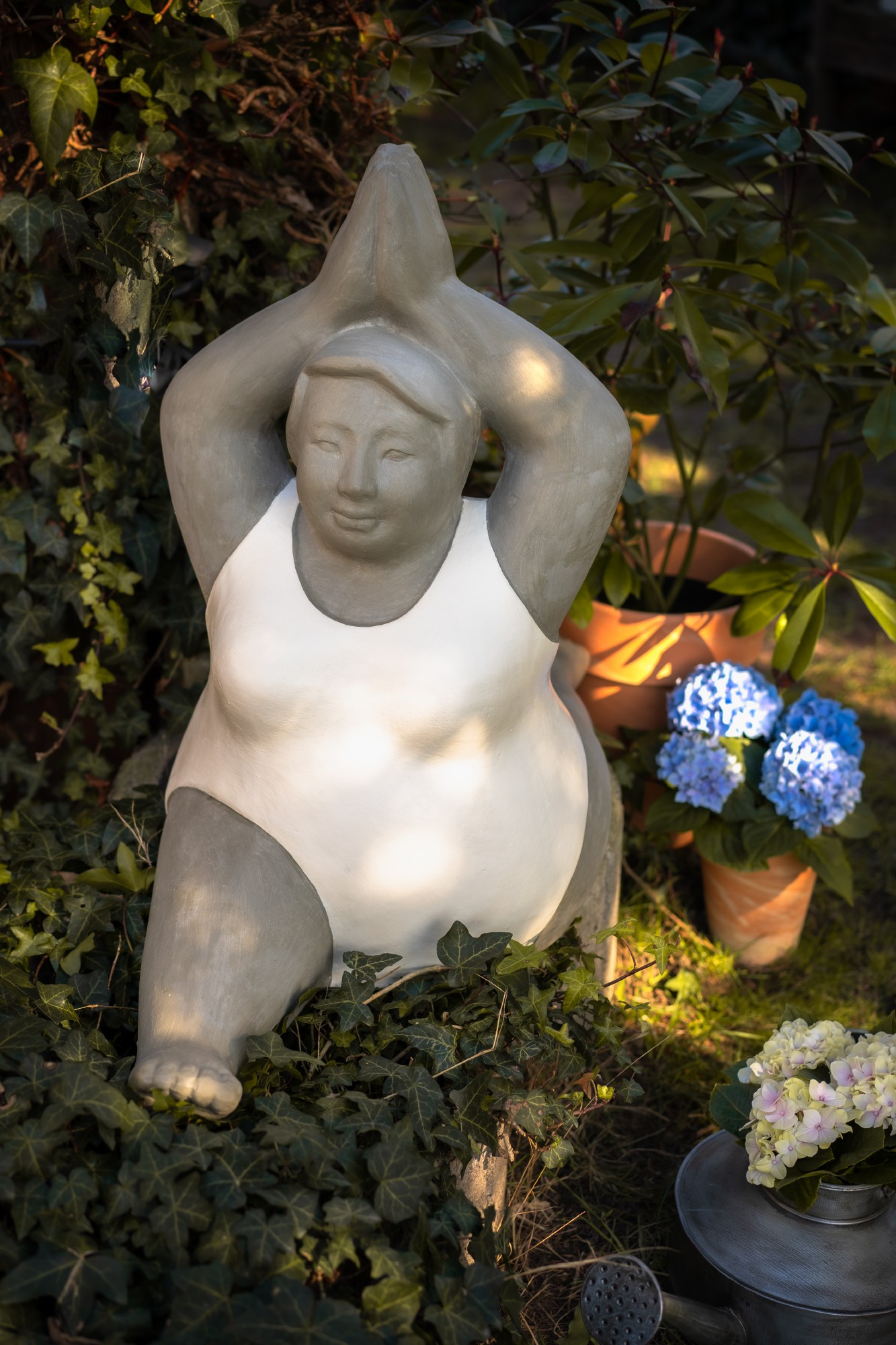 Zementfigur 'Yoga-Frau', weiß, grau, H 65 cm, B 65 cm, L 40 cm günstig bestellen