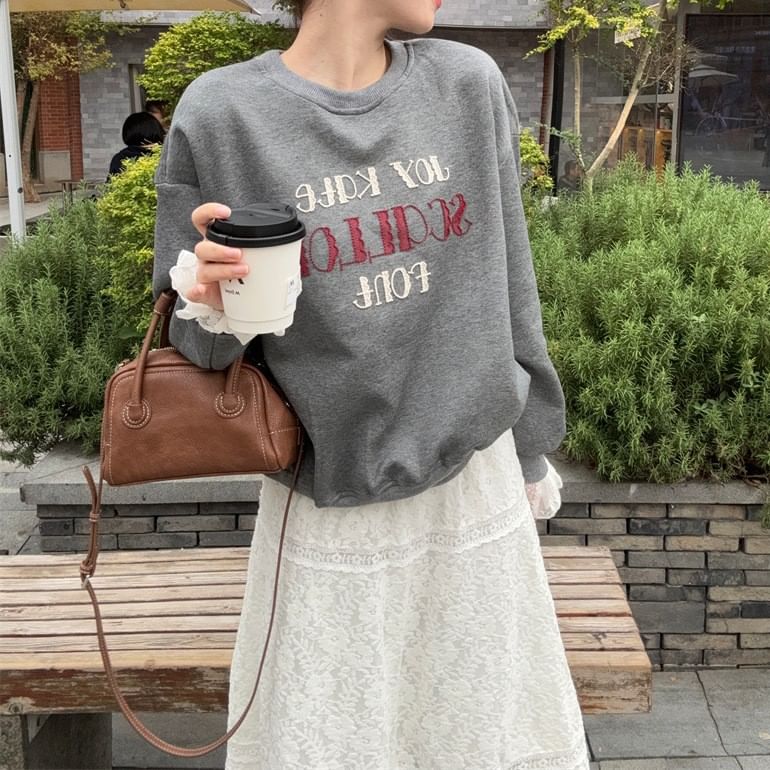 Joyciful - A-lijn maxi-rok met hoge taille en kant / oversized sweatshirt met ronde hals en letters