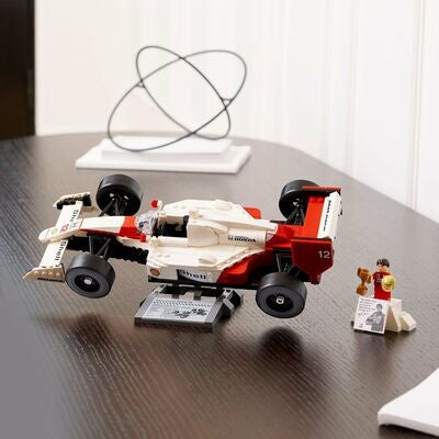 LEGO Icons 10330 McLaren MP4/4 og Ayrton Senna