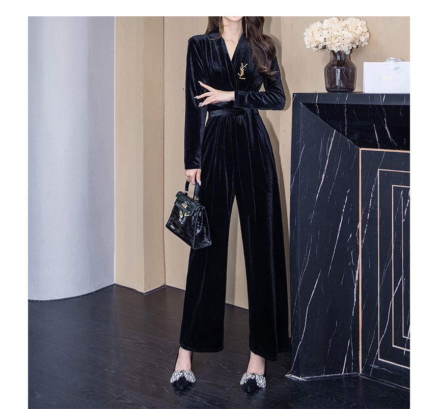 Bornite - Set: Lange mouwen V-hals effen fluwelen jumpsuit + broche