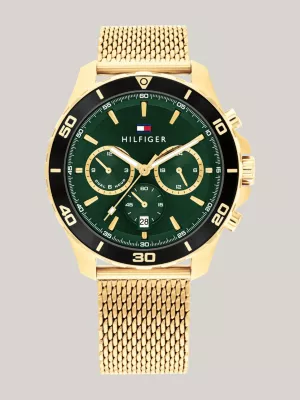 Relógio esportivo com mostrador verde e pulseira de malha banhada a ouro.
