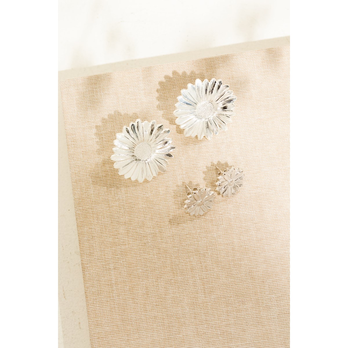 maxi boucles d'oreilles puces fleurs plaqué argent - MAÏA