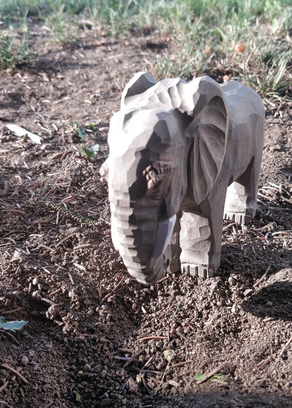 Figurine eléphant en bois
