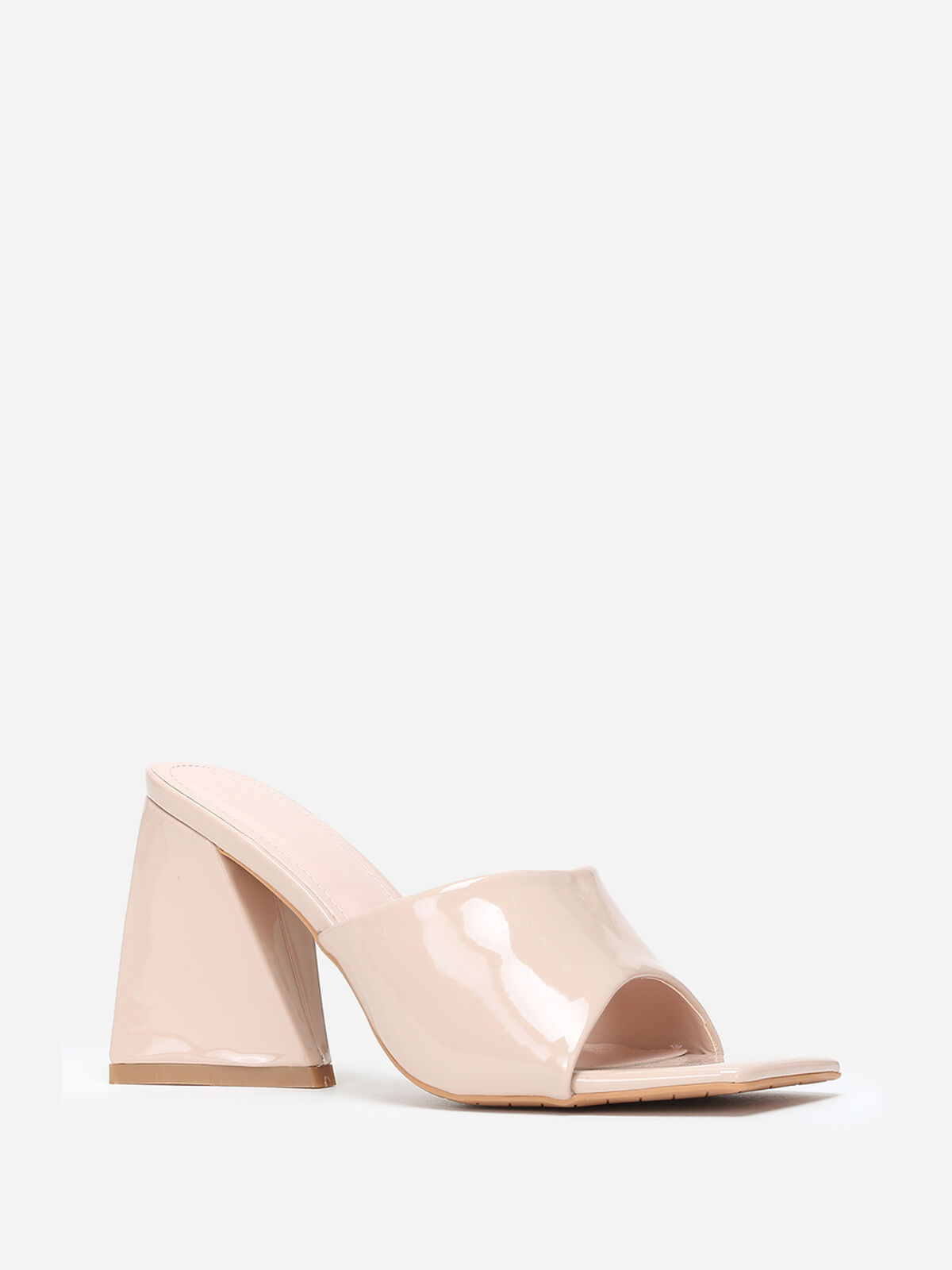 Mules vernies à talon en triangle- Beige