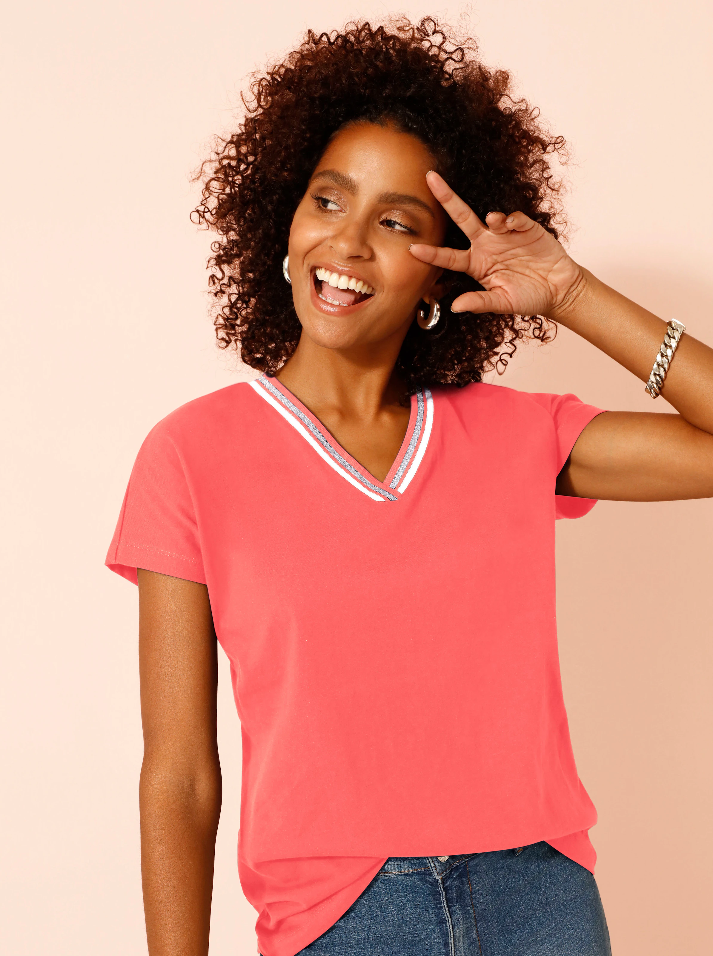 V-Shirt in korallenrot