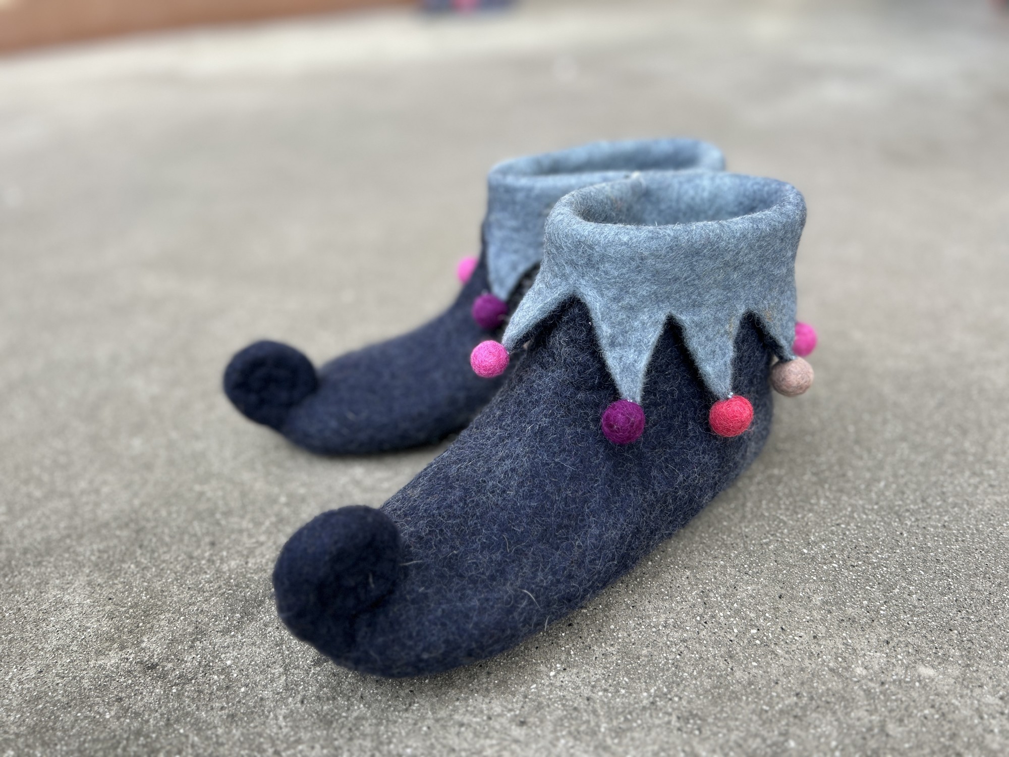 Harlekin-Pantoffeln blau, in 3 Größen günstig bestellen