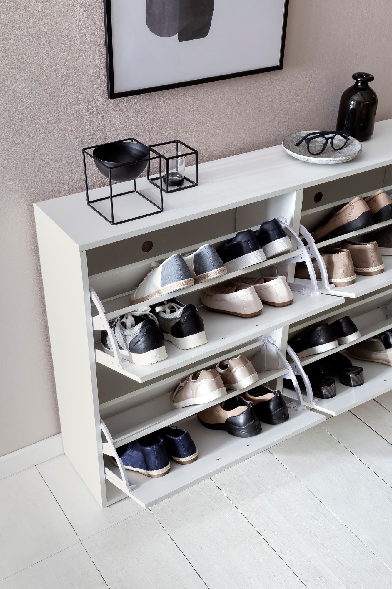 KADIMA DESIGN Schuhschrank NIDDA Holz: Zeitloses Design, große Ablagefläche, 4 Klapptüren, 8 Schuhablagen, einfacher Aufbau.