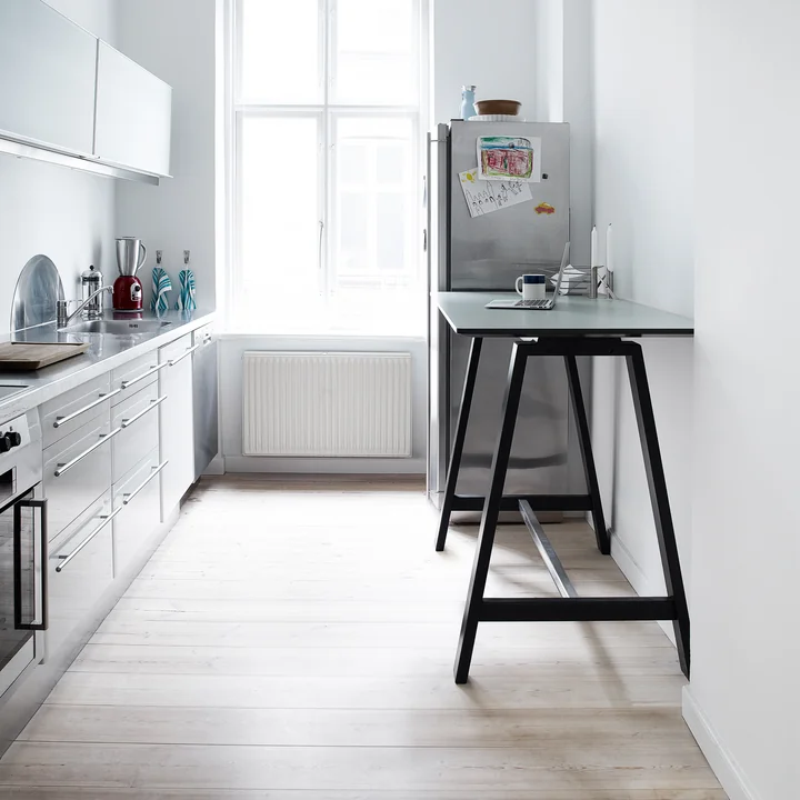 Andersen Furniture - HT1 Stehtisch 216 x 75 H 108 cm, schwarz / weiss