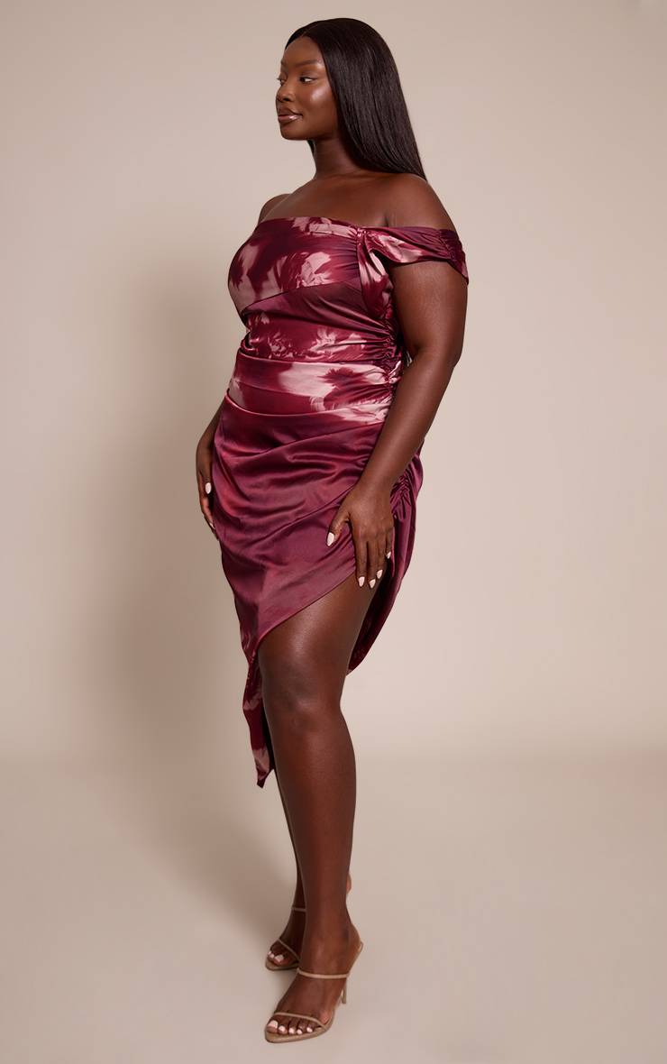 Prune Robe Grande Taille Bardot À Imprimé Floral Et Ourlet Asymétrique